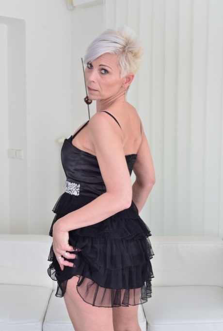 short hair milf bbc free naked pictures