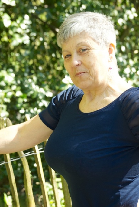 short hair mature solo hot sex galleries