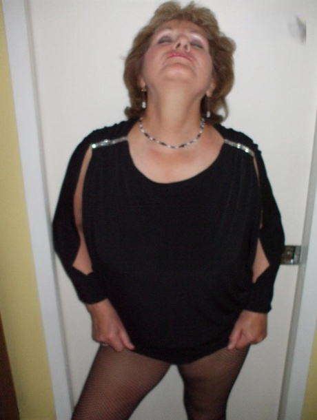 short hair milf solo xxx pics