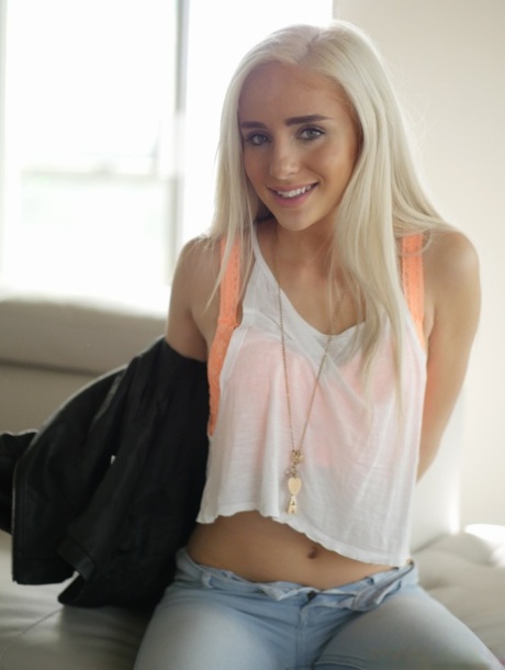 Naomi Woods art actress pics