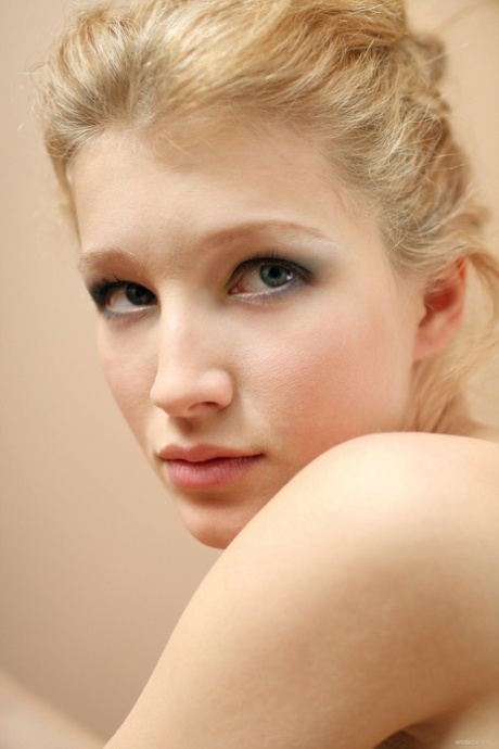 big thigh blonde free xxx image