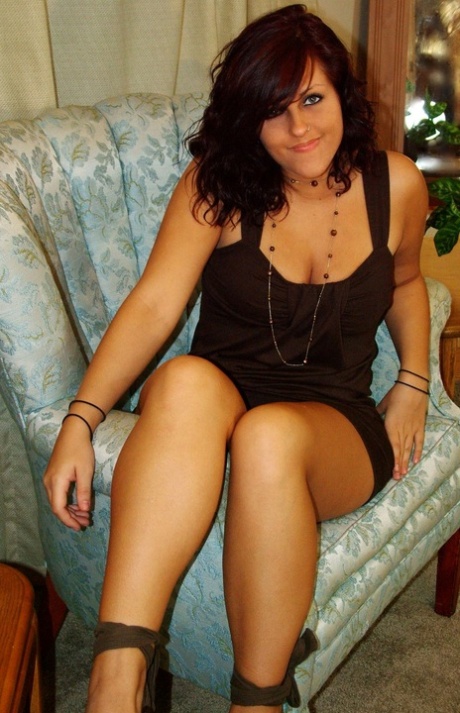 curly hair brunette milf hot sex picture